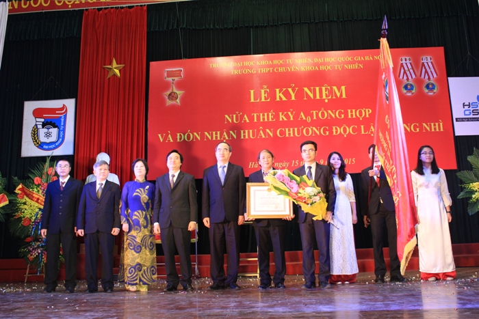 Trường THPT chuyên Khoa học Tự nhiên kỷ niệm 50 năm thành lập khối chuyên Toán - Tin